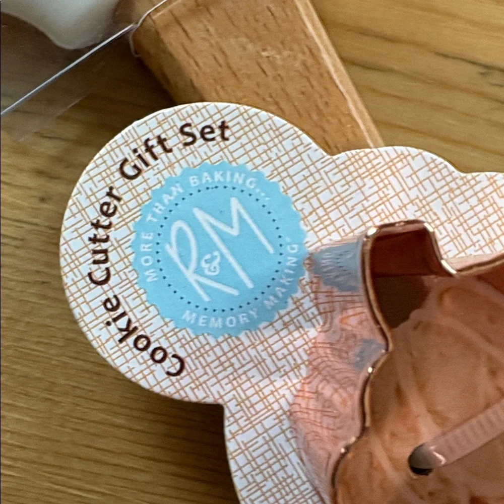 R&M Autumn Leaf Copper Pumpkin Cookie Cutters Set With Thankful Spatula Scaper